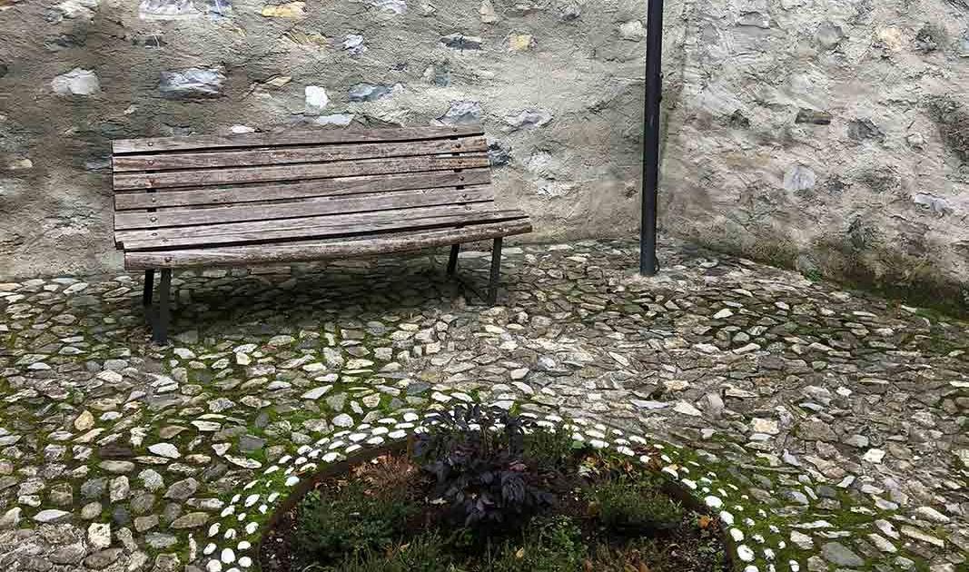 pavimentazione esterno ciotoli porfido como